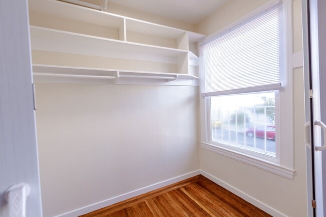 Building Photo - 695 35th Ave