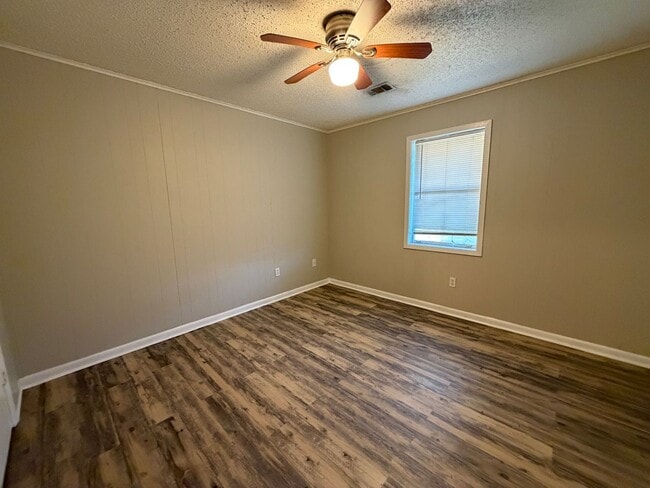 Foto del edificio - 707 Meadowbrook St
