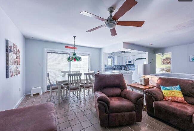 Building Photo - 212 N 33rd Ave