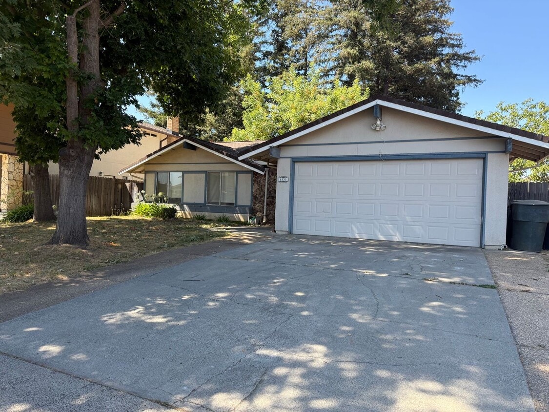 Building Photo - 3 bed 2 bath home in Sacramento!