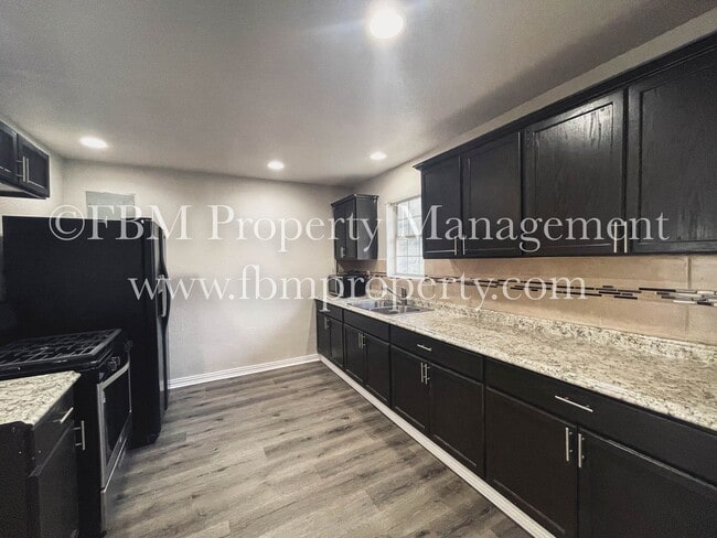 Building Photo - 1307 Janann Ave