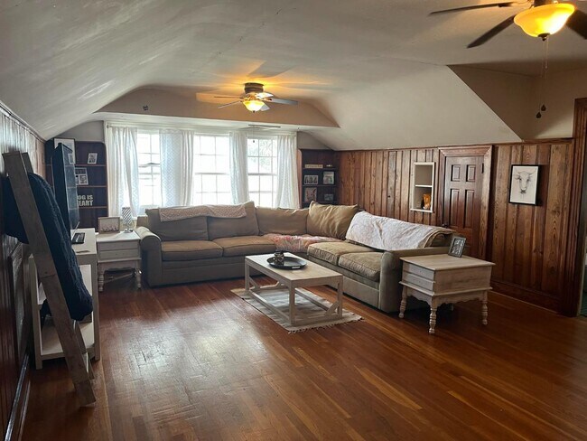 Foto del edificio - 407 Lewis St