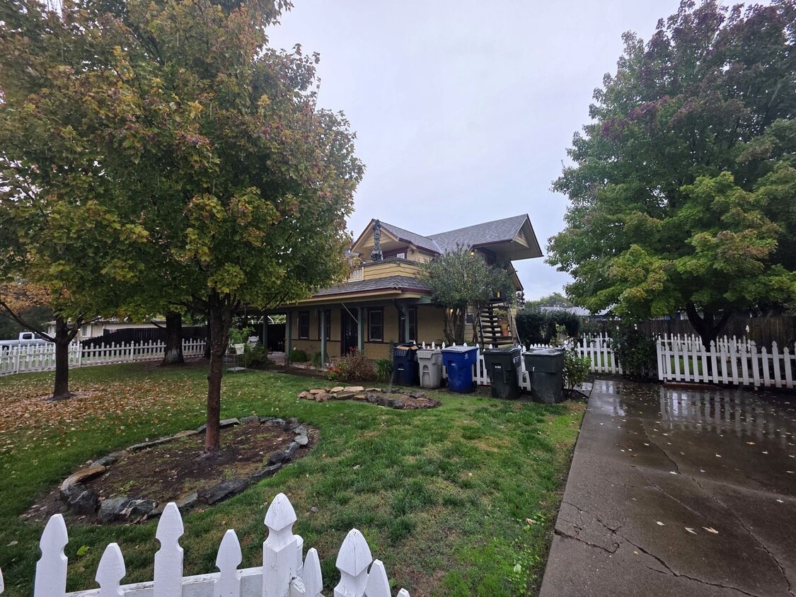 Charming 1bd/1ba Victorian Duplex - Charming 1bd/1ba  Victorian Duplex