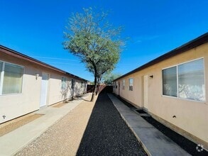 Building Photo - 1188 N Riverview Blvd