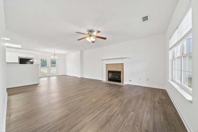 Living Room - 1036 Monticello Pl