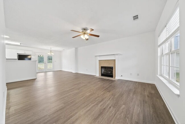 Sala de estar - 1036 Monticello Pl