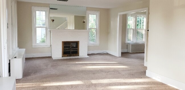 Foto del edificio - 1051 N Mountain Rd