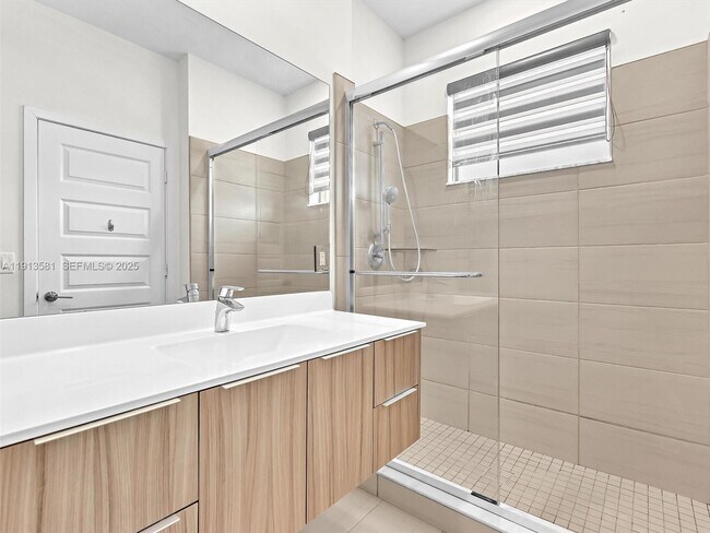 Foto del edificio - 10250 NW 76th Ter