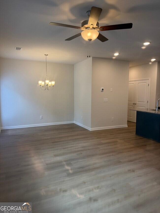 Foto del edificio - 6389 Sundowner Pl