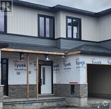 Building Photo - 775 Maverick Cres