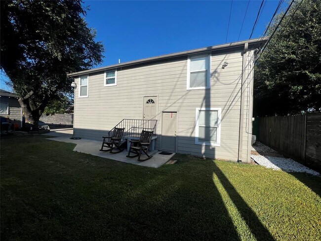 Building Photo - 4110 Bell St