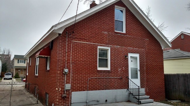 Building Photo - 1222 Fort Park Blvd