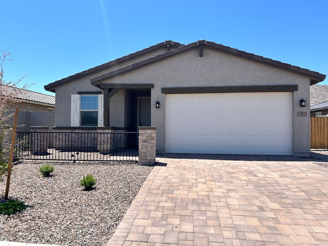 Foto principal - Beautiful Single Level 4x2 home in Quiet L...