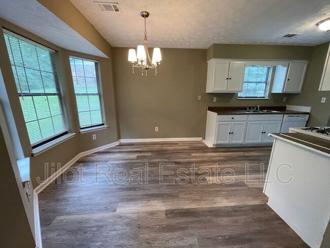 Building Photo - 372 Riverbrook Trail