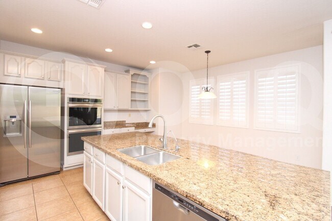 Building Photo - 3316 E Kingbird Pl