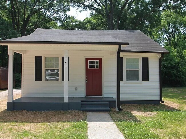 Building Photo - 741 Green St