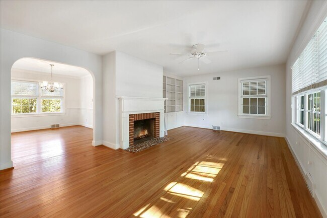 Building Photo - 3766 Clemmons Rd