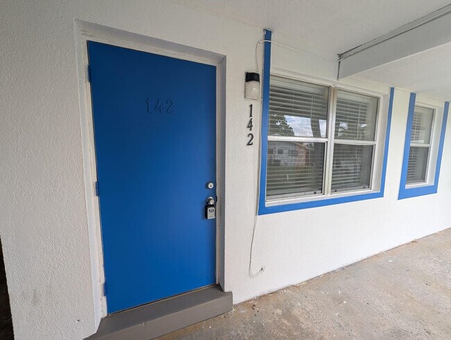 Foto del edificio - 140 NW 40th St