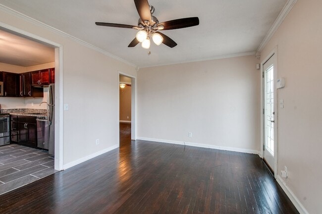 Foto del edificio - 821 W McKennie Ave