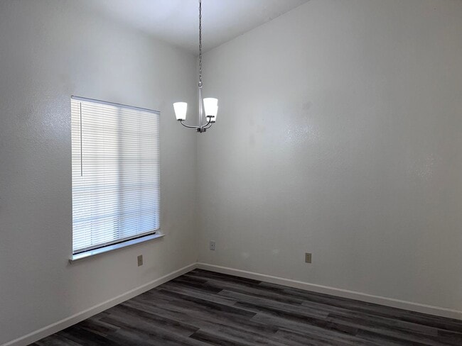 Building Photo - Beautiful Laguna Pointe home.