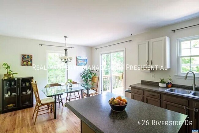Foto del edificio - 426 Riverside Ave