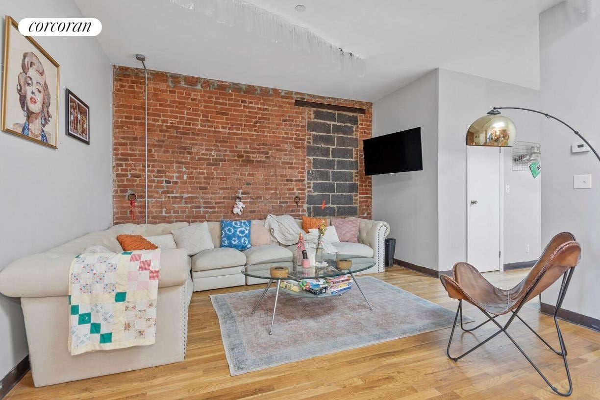 Foto principal - 93 Seigel St
