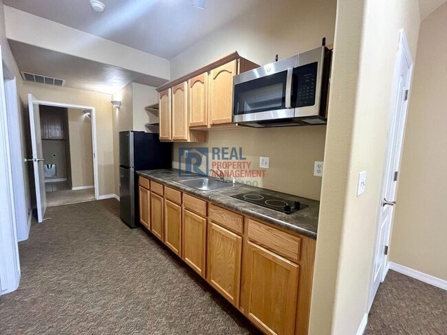 Building Photo - 906 S Weber St