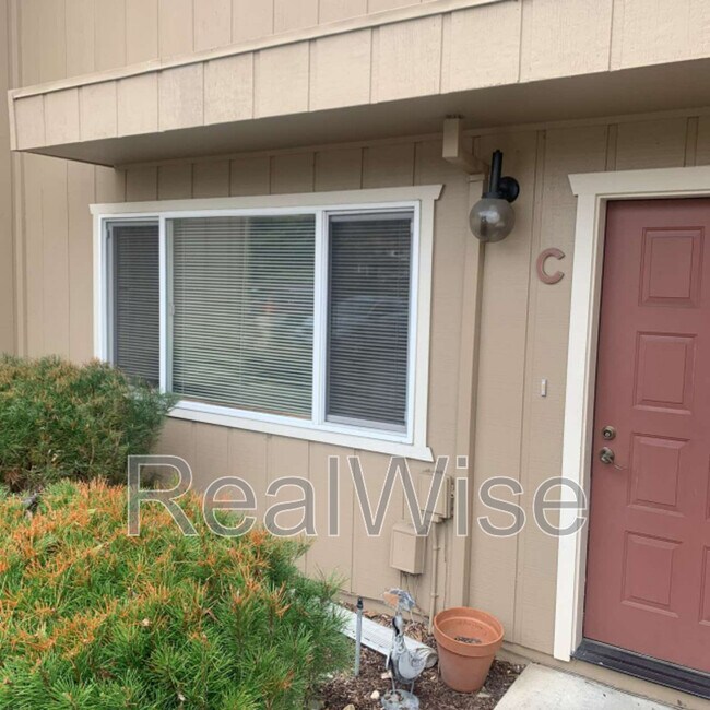 Foto del edificio - 2170 NW North Hill Dr