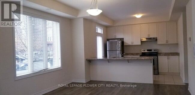 Building Photo - 45-45 Heron Park Pl