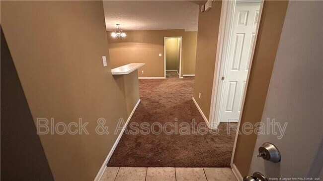 Foto del edificio - 505 Meadowland Ct