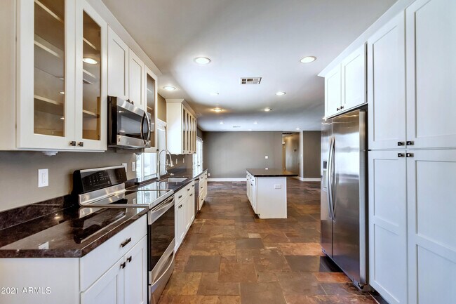 Foto del edificio - 5948 E Corrine Dr