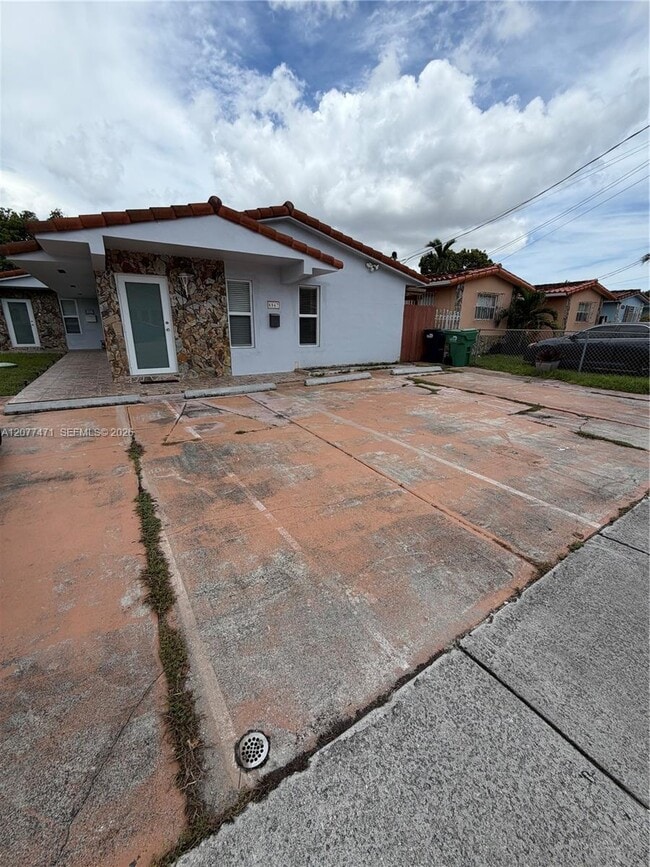 Building Photo - 8867 SW 25th St