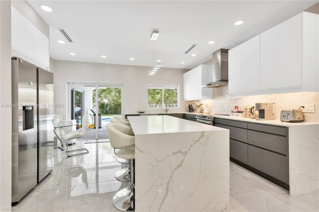 Building Photo - 6 br, 4 bath House - 1611 SW 54th Ter