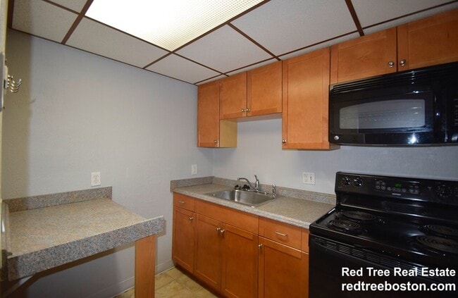 Building Photo - 1243 Beacon St