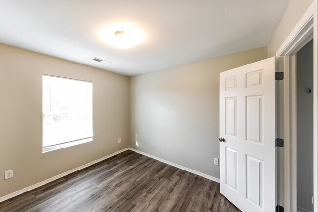 Foto del edificio - 112 Charlton Ln