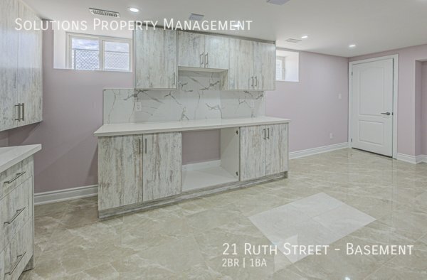 Photo du bâtiment - ? Spacious & Updated 2-Bedroom Basement Apartment ?