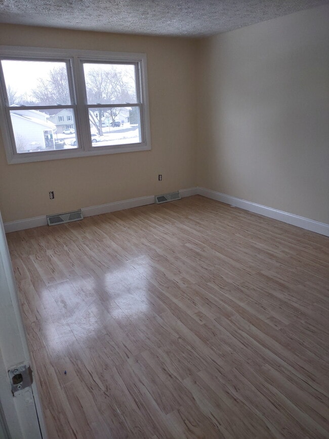 Building Photo - 190 Willow Pond Way