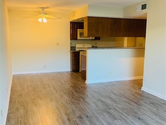 Foto del edificio - 245 W Tujunga Ave