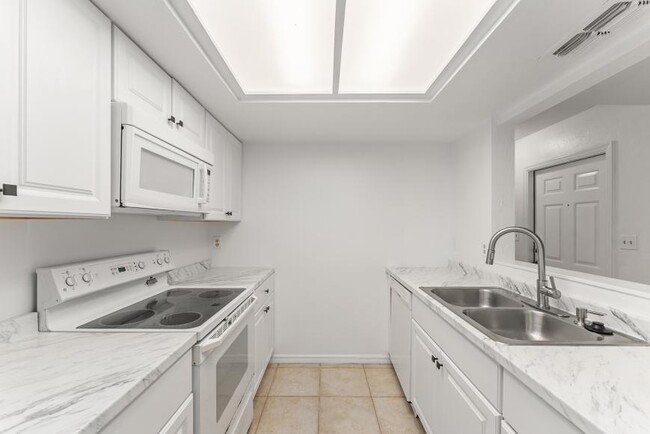 Building Photo - 3 bedroom in Gainesville FL 32607