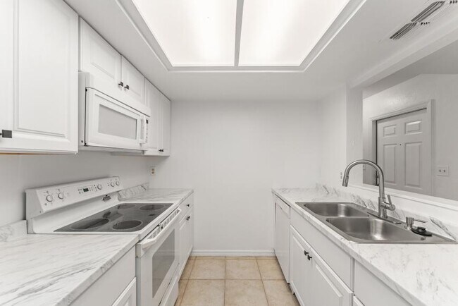Foto del edificio - 3 bedroom in Gainesville FL 32607