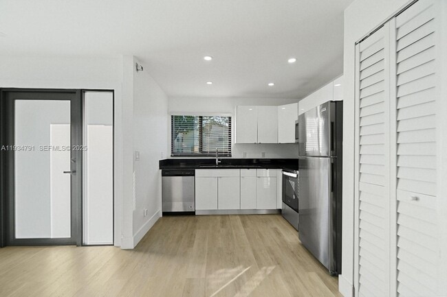 Foto del edificio - 4311 NW 115th Ave