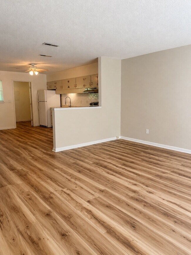 Building Photo - 3973 Teakwood Dr