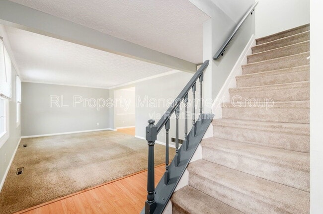 Building Photo - 66 Haddam Pl E