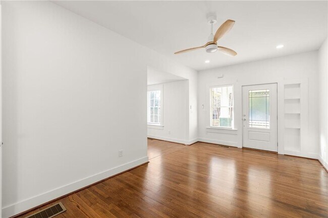 Foto del edificio - 255 Connecticut Ave NE