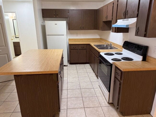 Foto del edificio - 1583 Sunset Ln