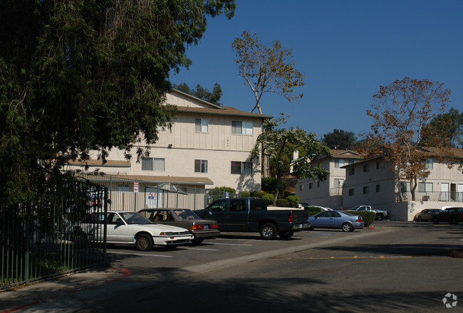 Foto del edificio - Canyon Park Apartments