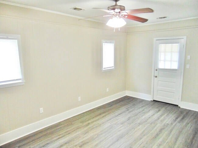 Foto del edificio - Beautiful 3 Bedroom Home