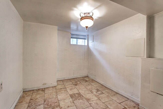 Building Photo - 2237