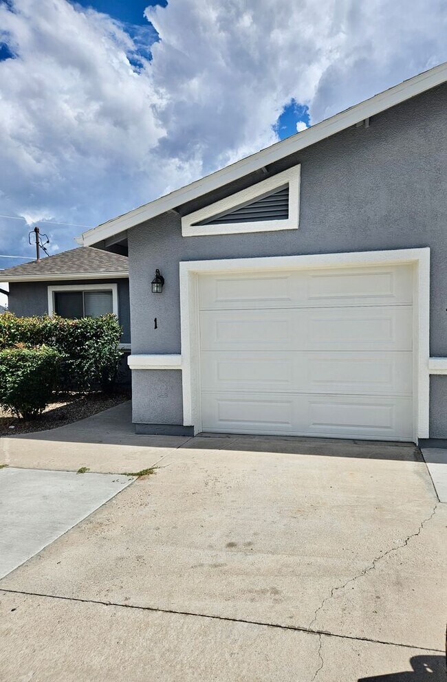Foto del edificio - Excellent remodeled 2 bed 2 bath home in P...