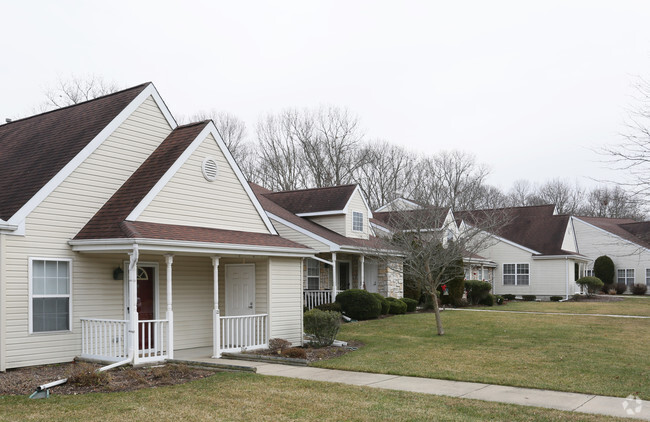 Foto del edificio - Eagle View Court 55+ Community